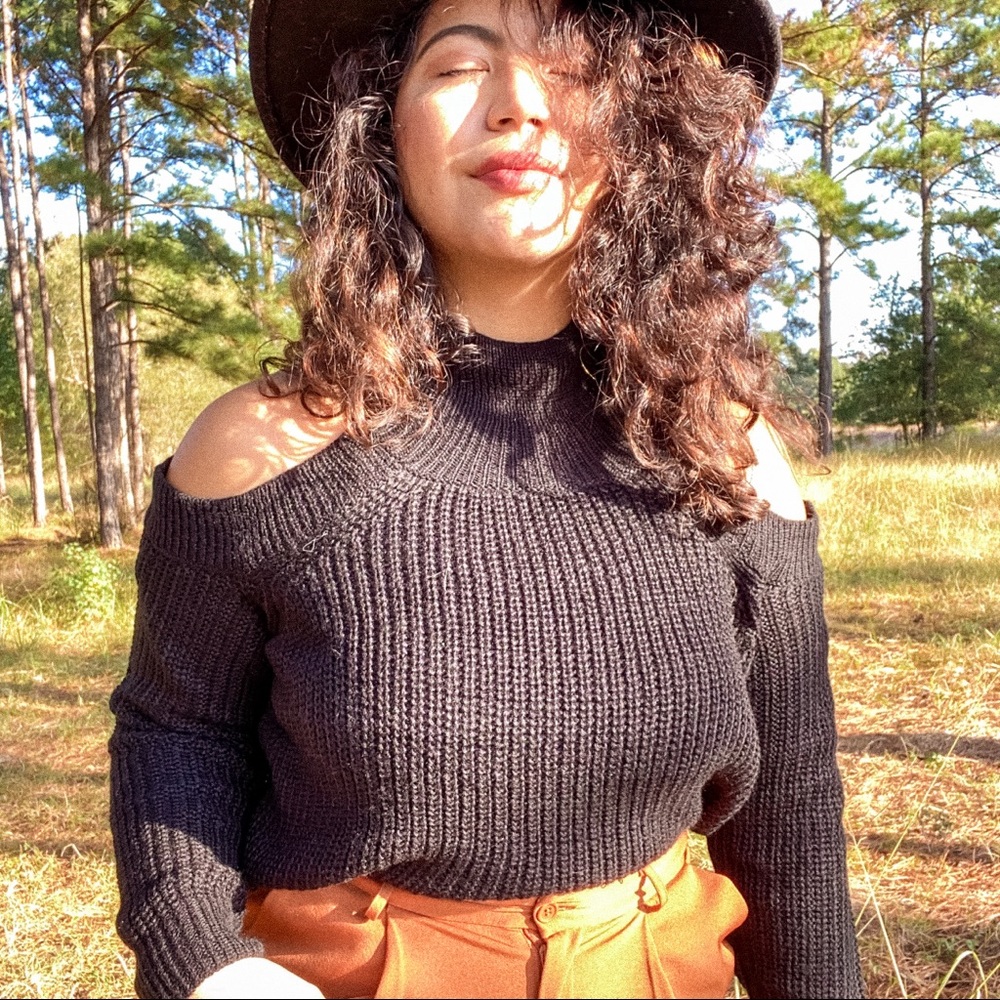 Shoulder cutout top